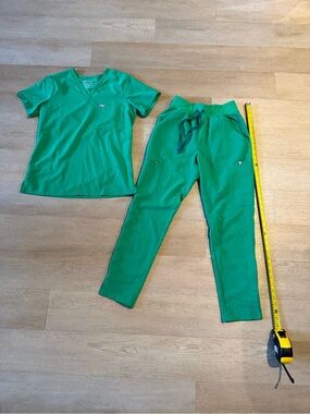 Figs Women's Green Scrub Set
